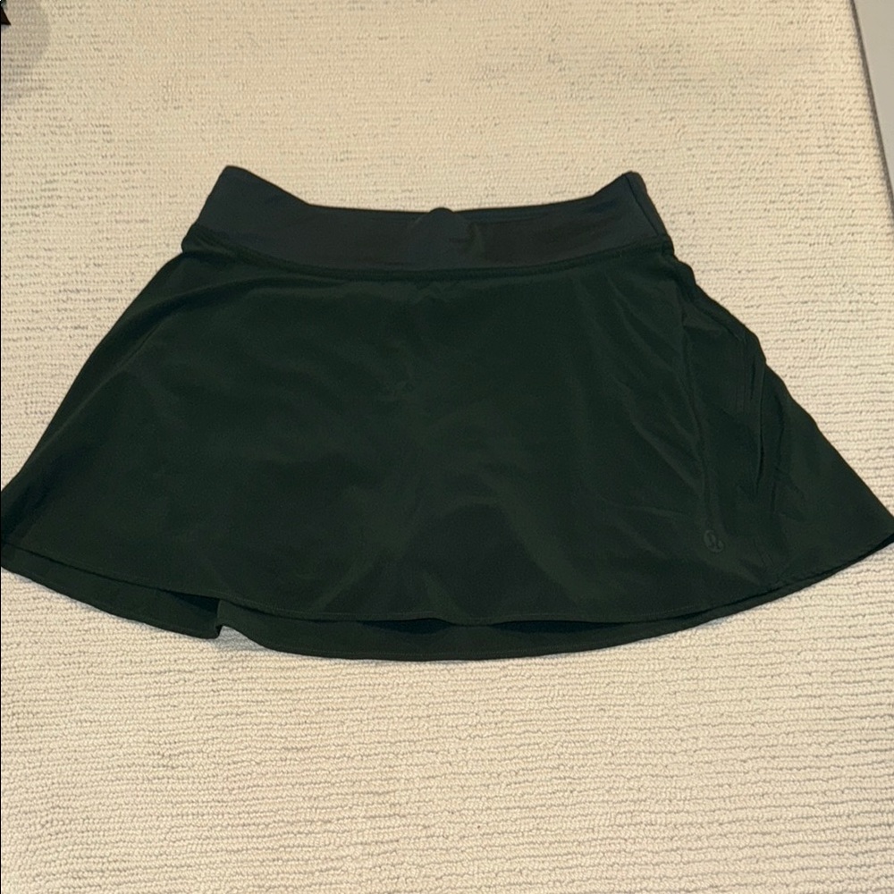 Lululemon Athletica light weight high rise tennis skirt in rainforest green
